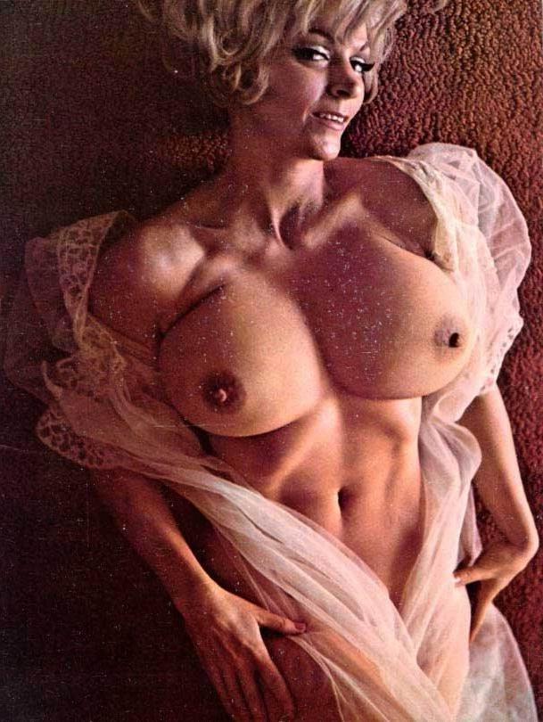 14P amateur grannies showing off their big boobs