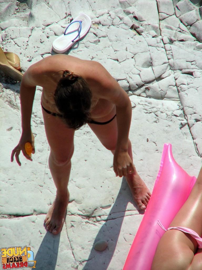 15P Two hot girls caught naked at the beach