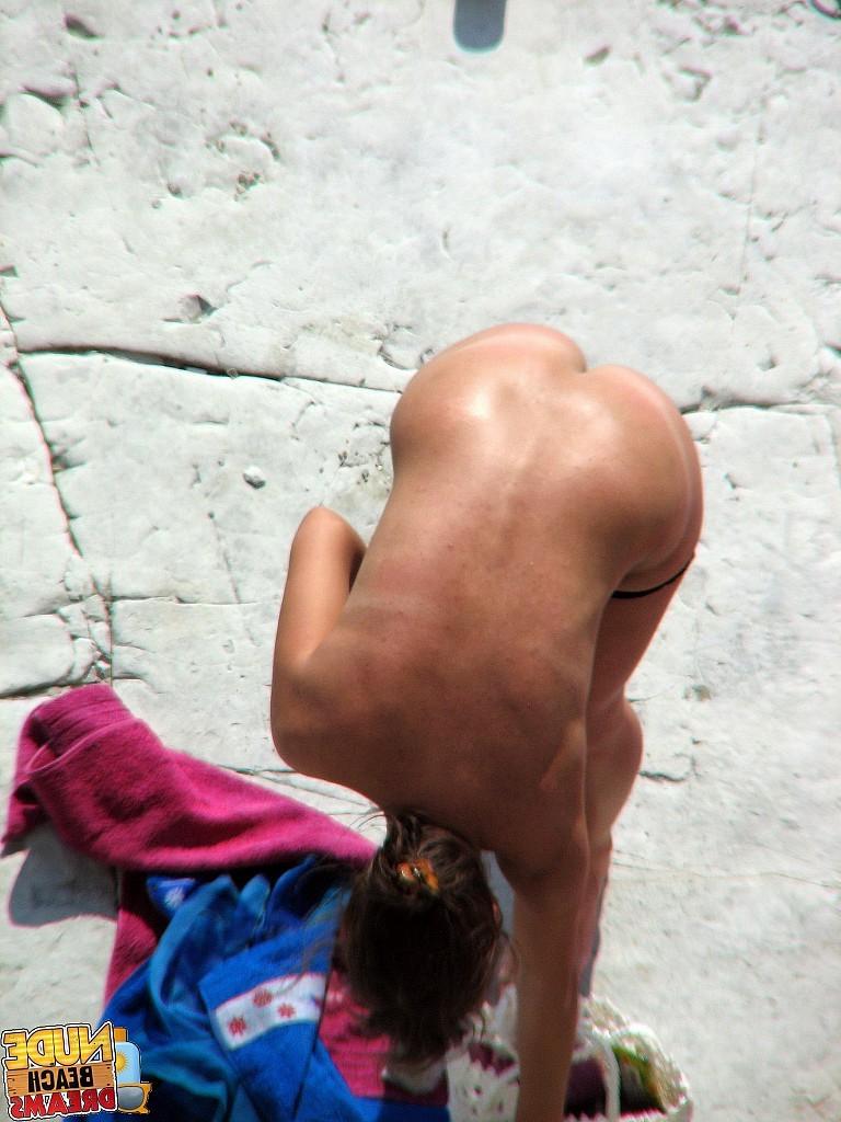 15P Two hot girls caught naked at the beach