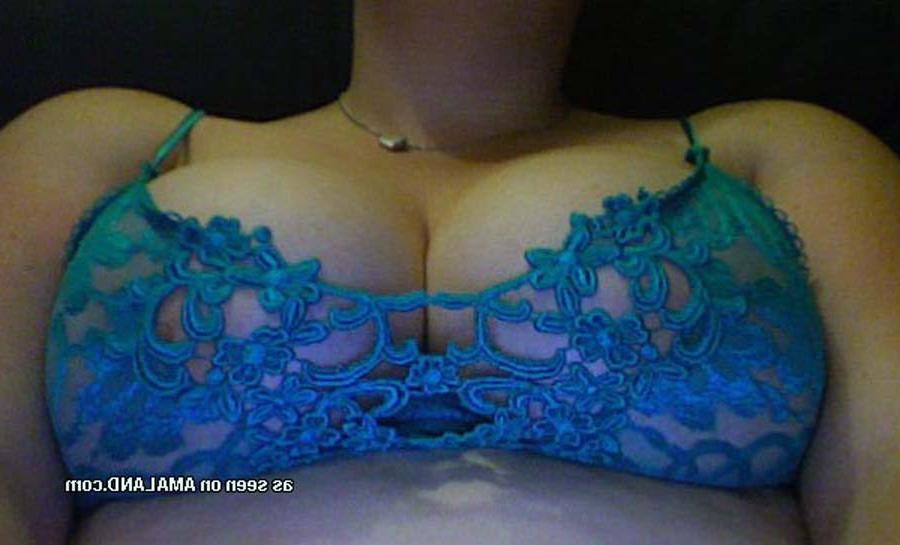 10P Picture gallery of a thick babe showing her big ass and tits