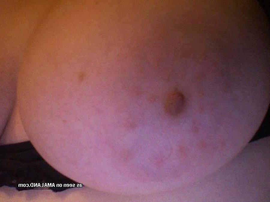 10P Picture gallery of a thick babe showing her big ass and tits