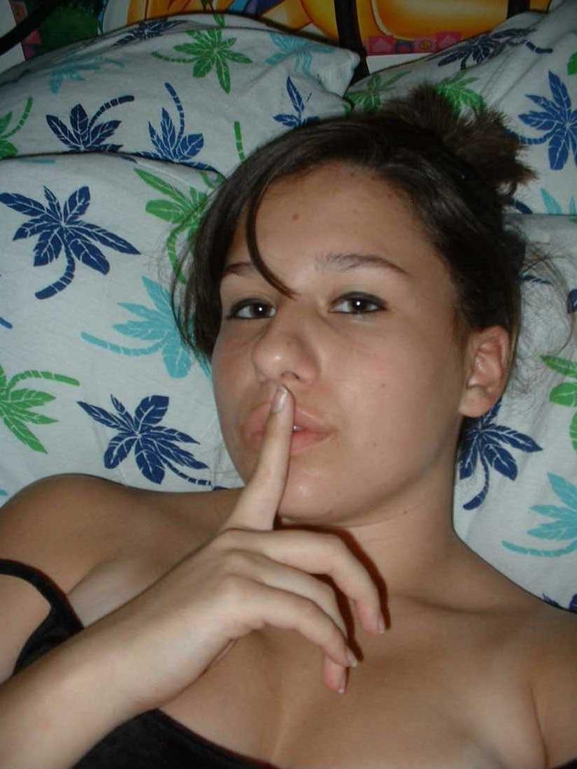 10P Busty chubby chick masturbating