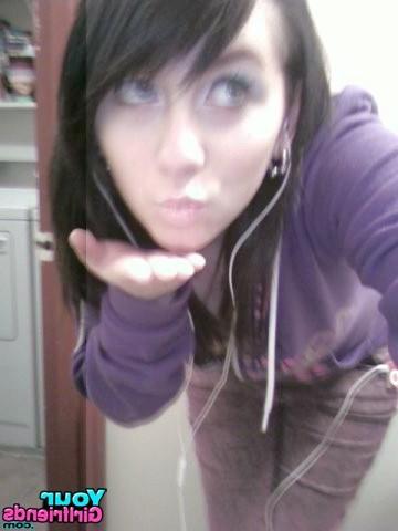 11P She just turned legal and got her cellphone pics hacked off myspace for us to pl