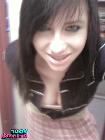 11P She just turned legal and got her cellphone pics hacked off myspace for us to pl