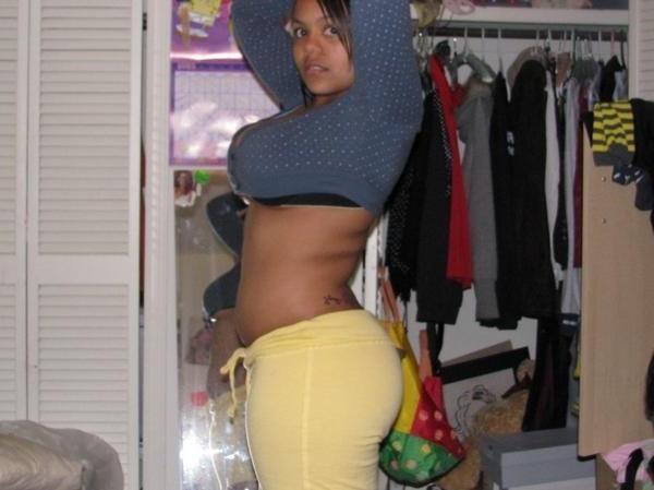 15P Ebony teen gfs posing for cell phone pics