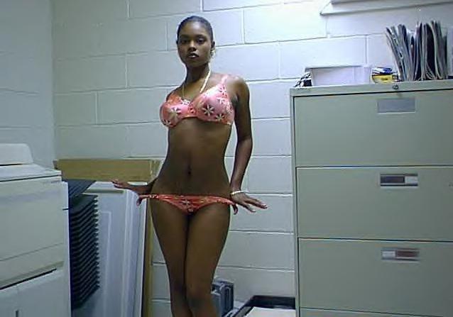 15P Ebony teen gfs posing for cell phone pics