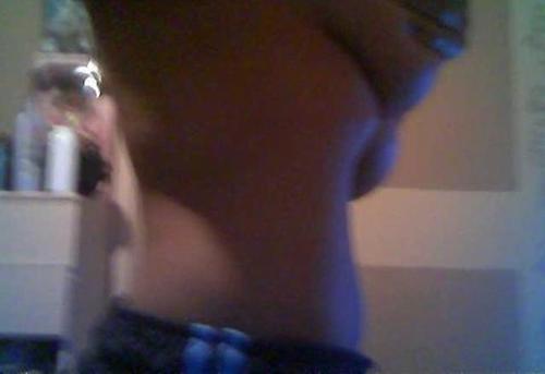 15P Ebony teen gfs posing for cell phone pics