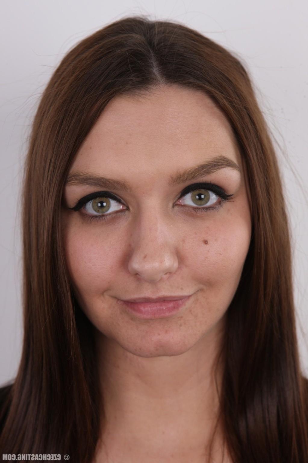 17P Naked amateur model poses