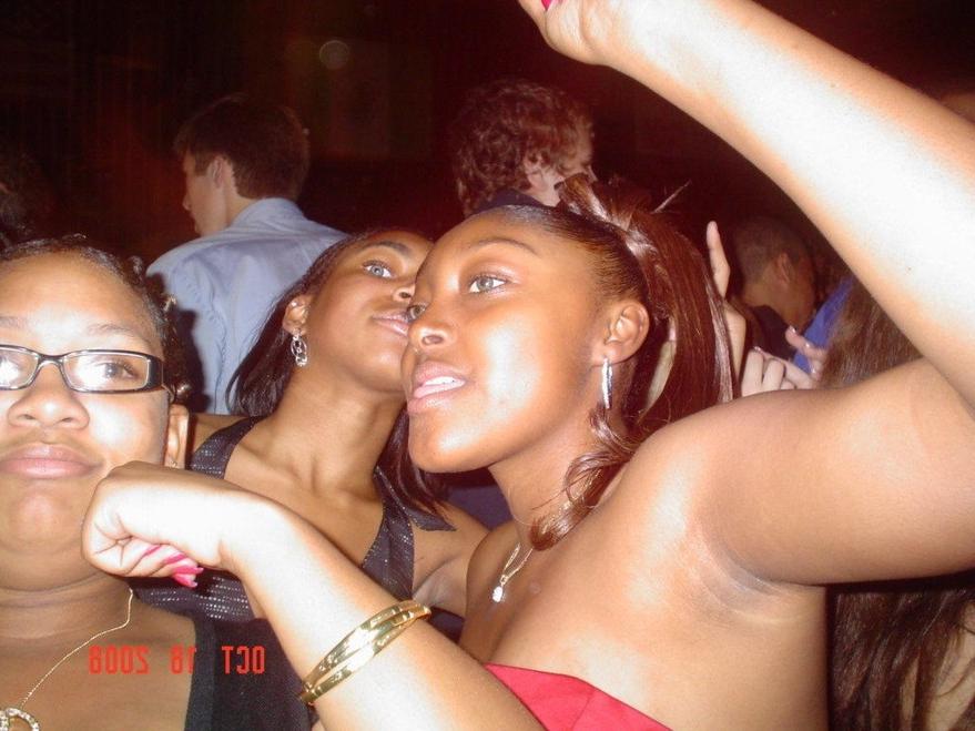 15P Ebony teen gfs posing for cell phone pics