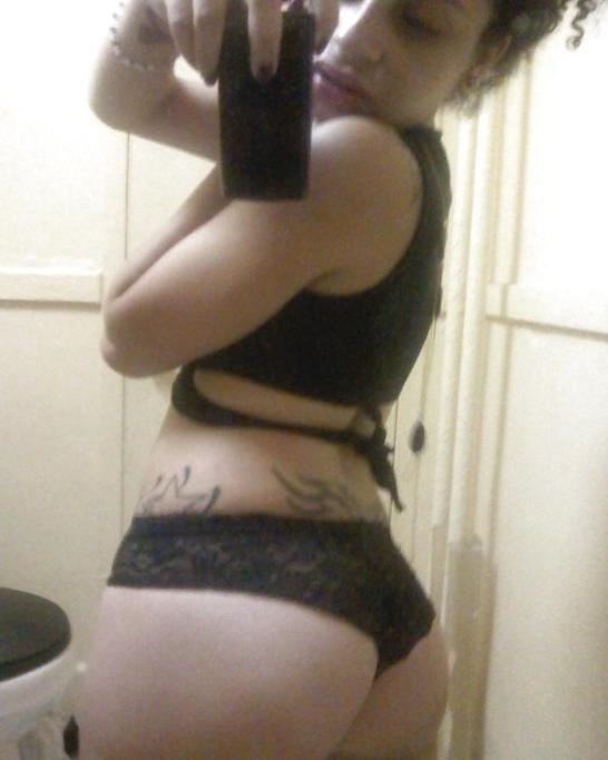 15P Ebony teen gfs posing for cell phone pics