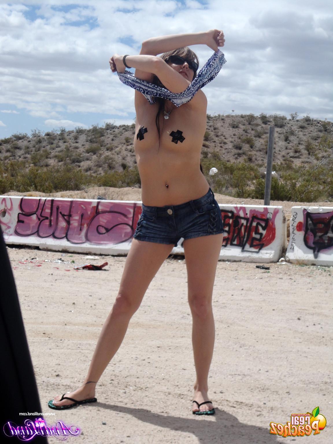 15P Vegas candid girls