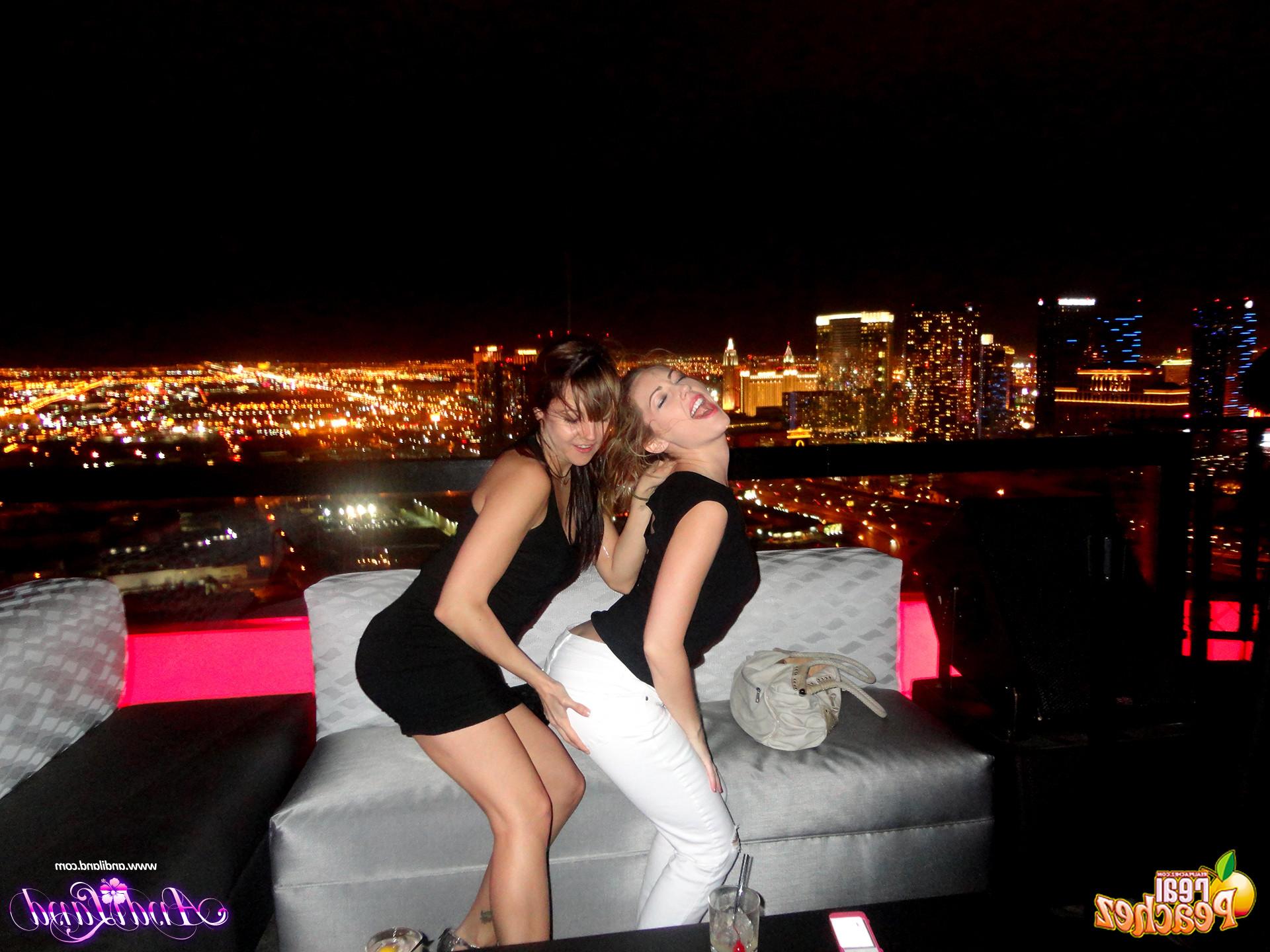 15P Vegas candid girls