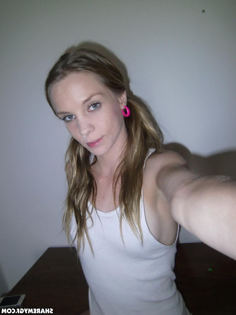 12P Skinny girlfriend shows off her perky tits and pussy 