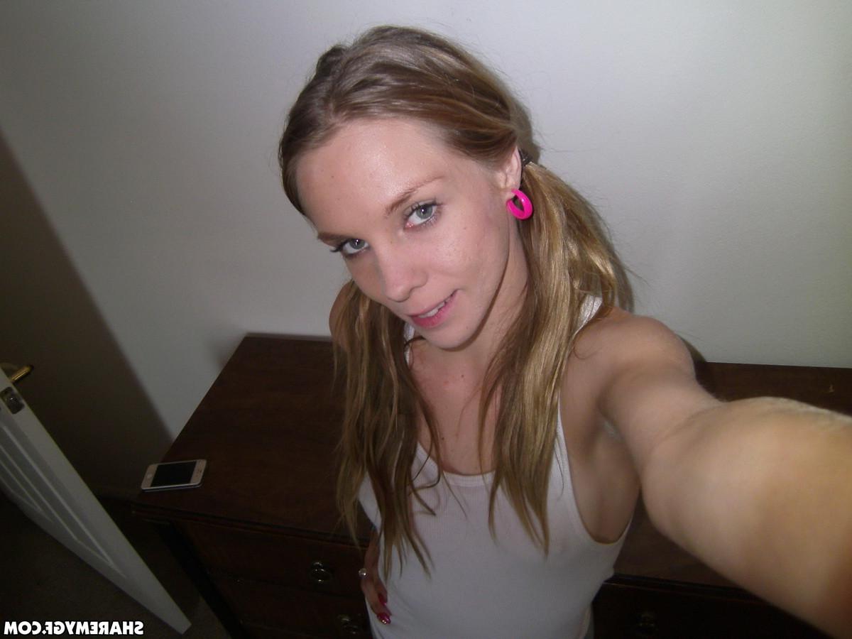 12P Skinny girlfriend shows off her perky tits and pussy 