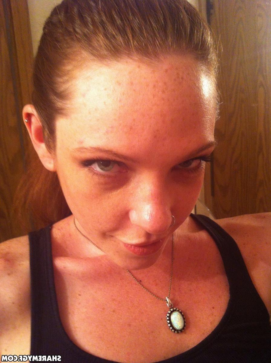 12P Hot girlfriend shows off her perky tits taking selfies