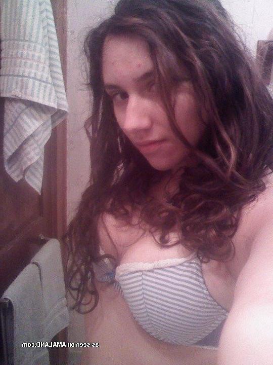 12P Two steamy hot sexy amateur Spanish chicas