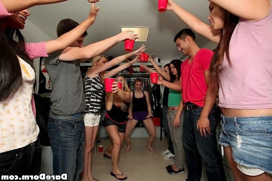 12P College dorm girls in threesome after getting drunk