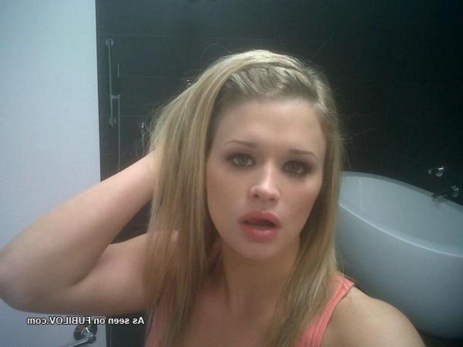 9P Steamy hot sexy amateur babe's hacked cellphone pics