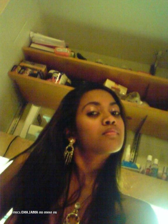 12P Steamy hot busty ebony amateur honey selfshooting
