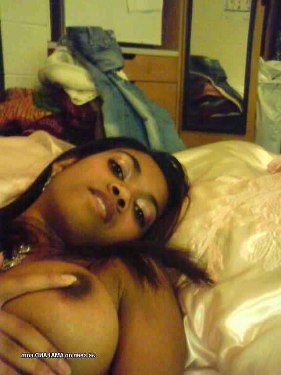 12P Steamy hot busty ebony amateur honey selfshooting
