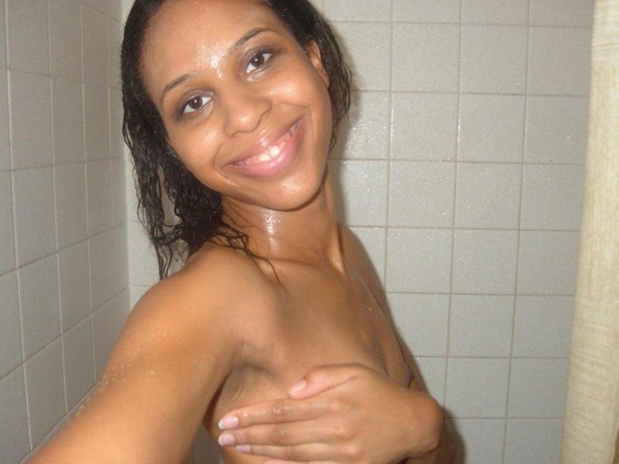 15P Ebony teen gfs posing for cell phone pics