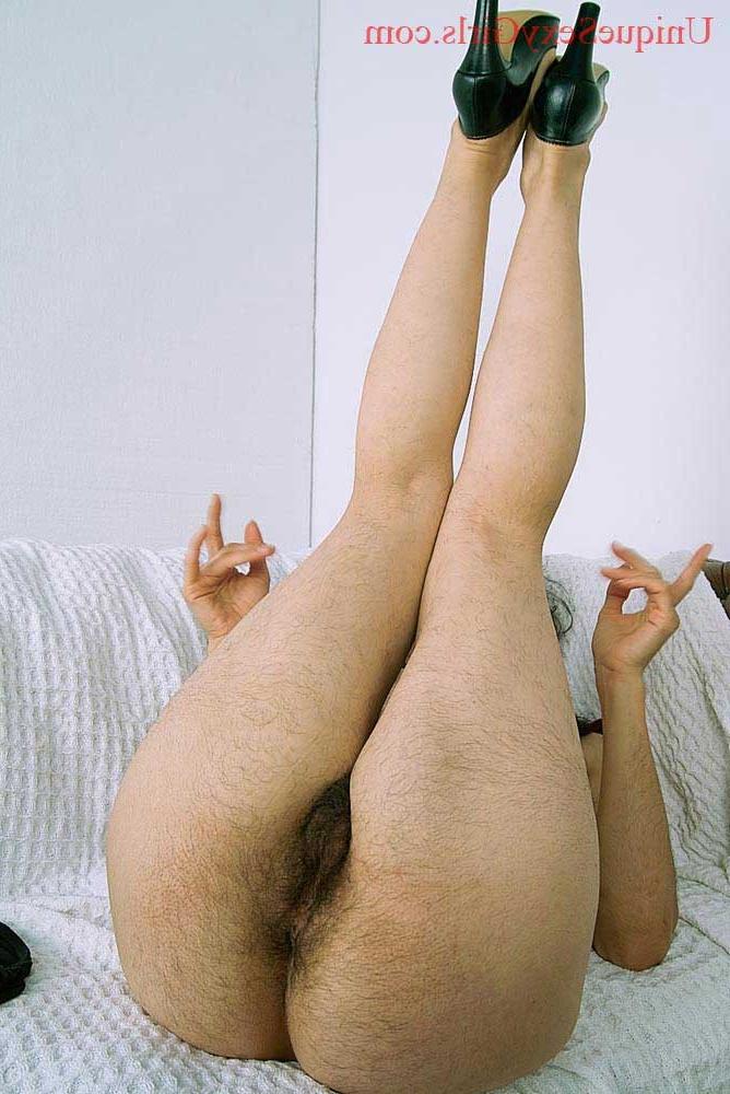 15P Amateur wife Silvia with scary hairy body