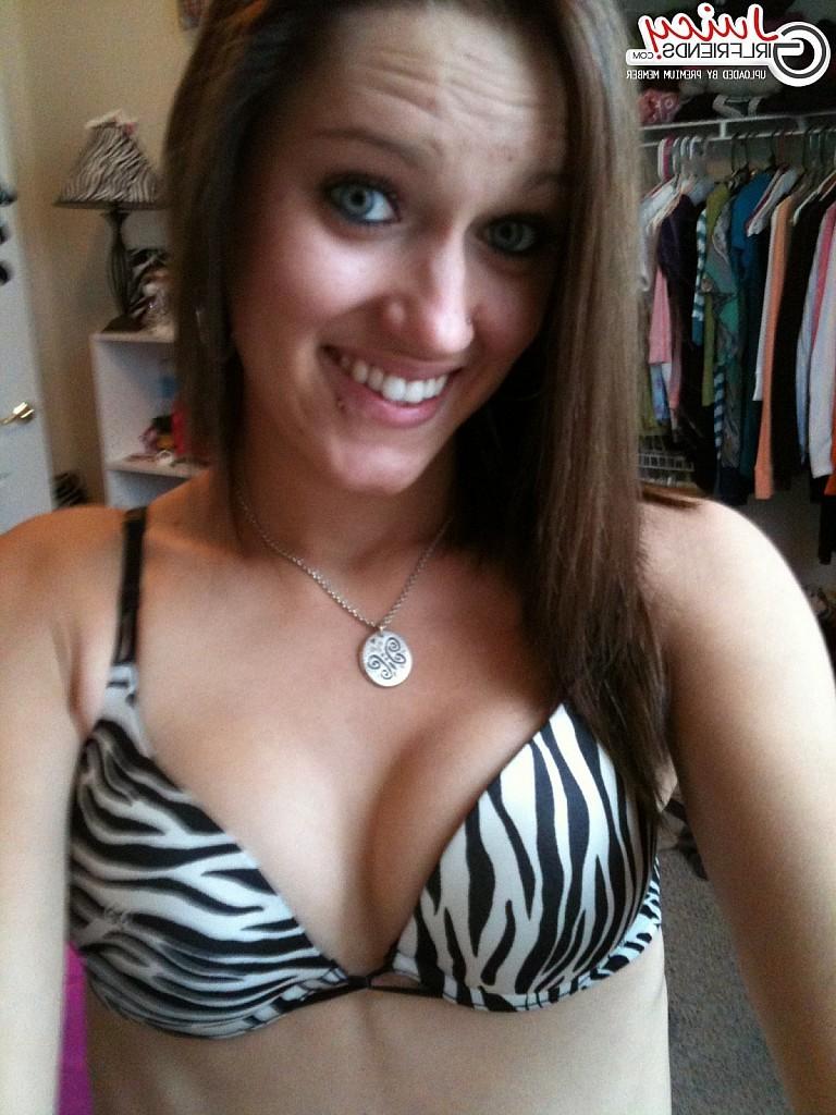 10P Teenie having fun with her phone camera