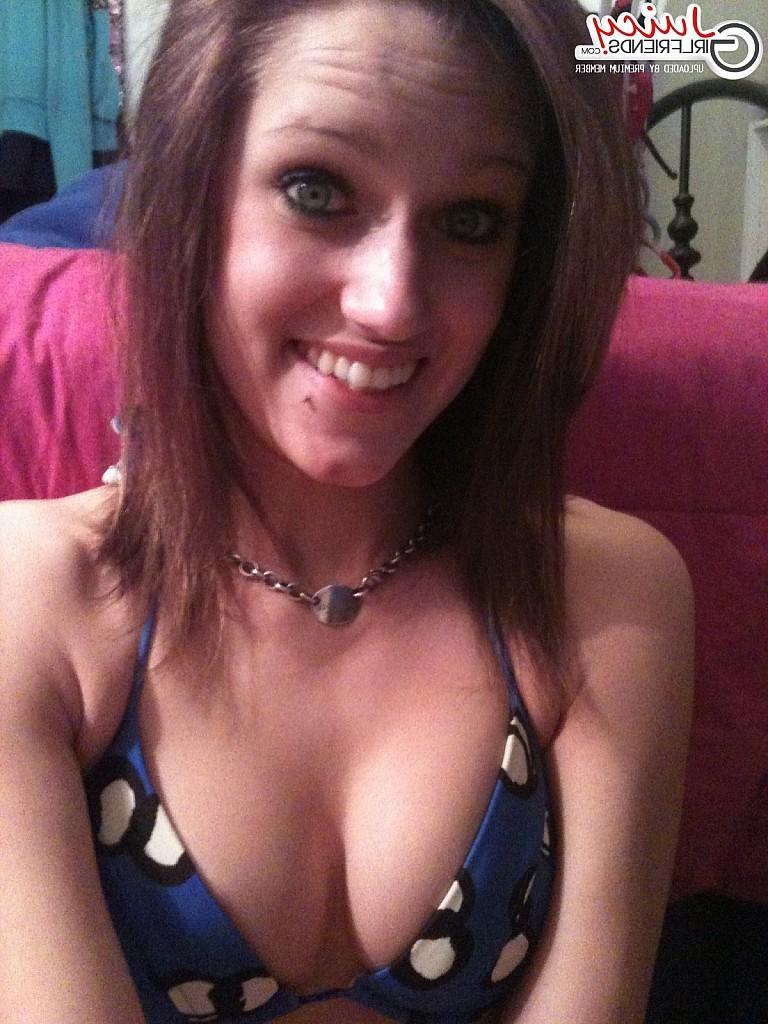 10P Teenie having fun with her phone camera