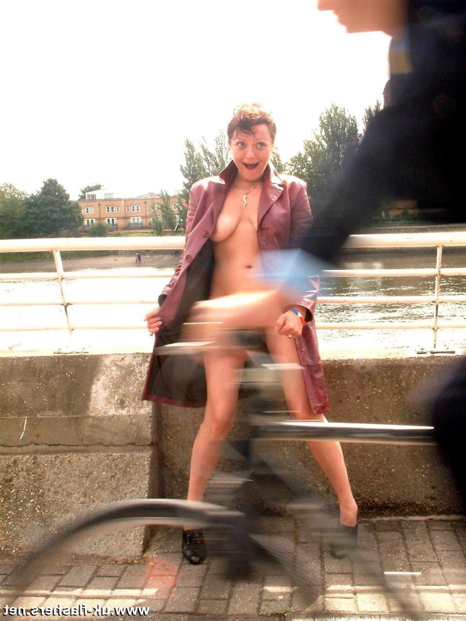 16P Mature amateurs exhibitionism in crazy public nudity