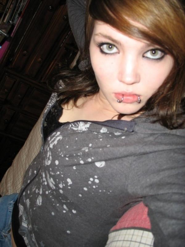 18P Emo girlfriend posing for pictures