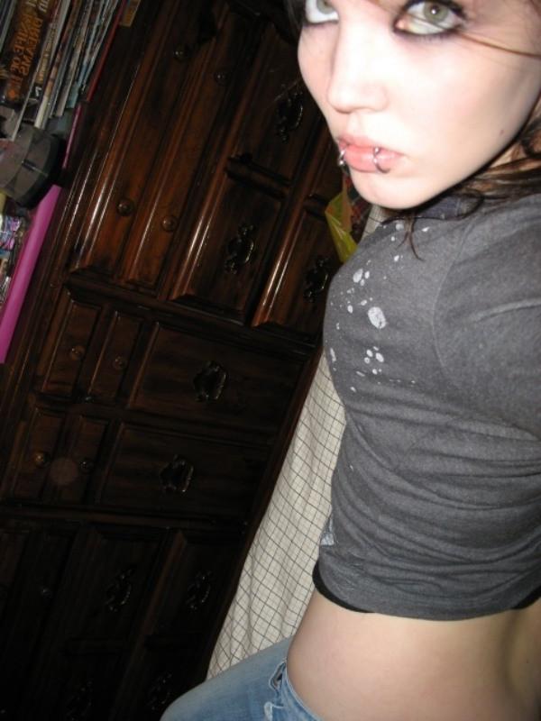 18P Emo girlfriend posing for pictures