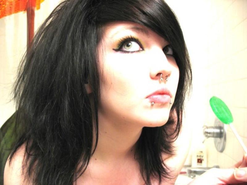 18P Emo girlfriend posing for pictures