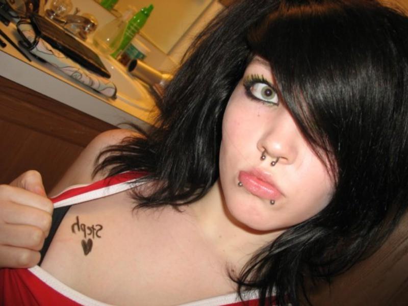 18P Emo girlfriend posing for pictures