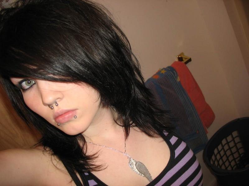 18P Emo girlfriend posing for pictures