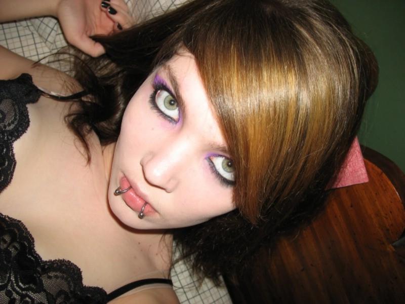 18P Emo girlfriend posing for pictures