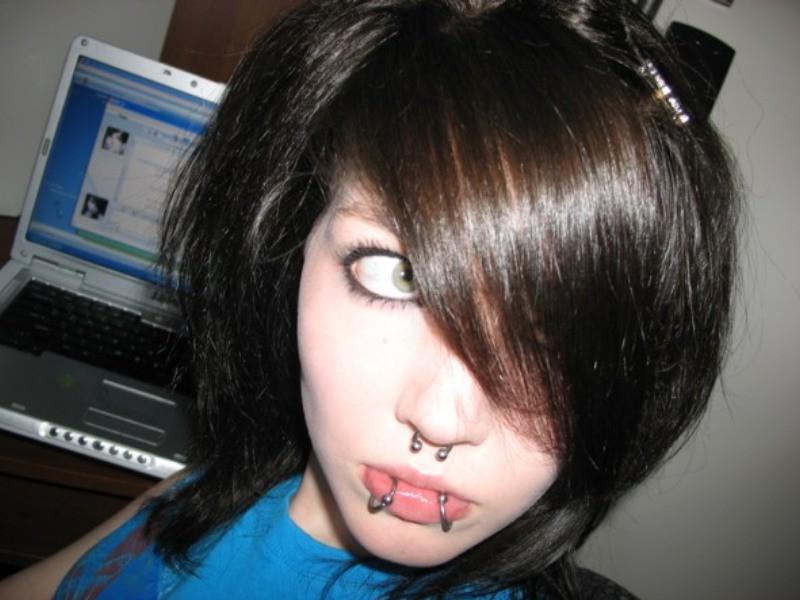 18P Emo girlfriend posing for pictures