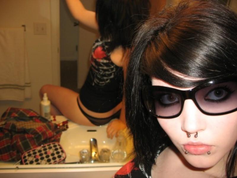 18P Emo girlfriend posing for pictures