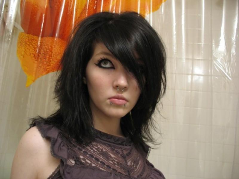 18P Emo girlfriend posing for pictures