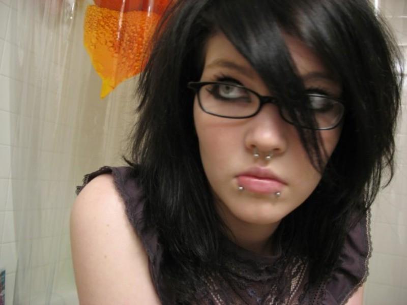 18P Emo girlfriend posing for pictures