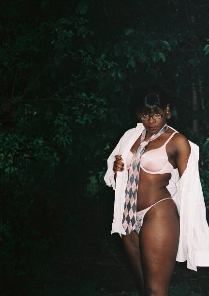 15P Ebony teen gfs posing for cell phone pics