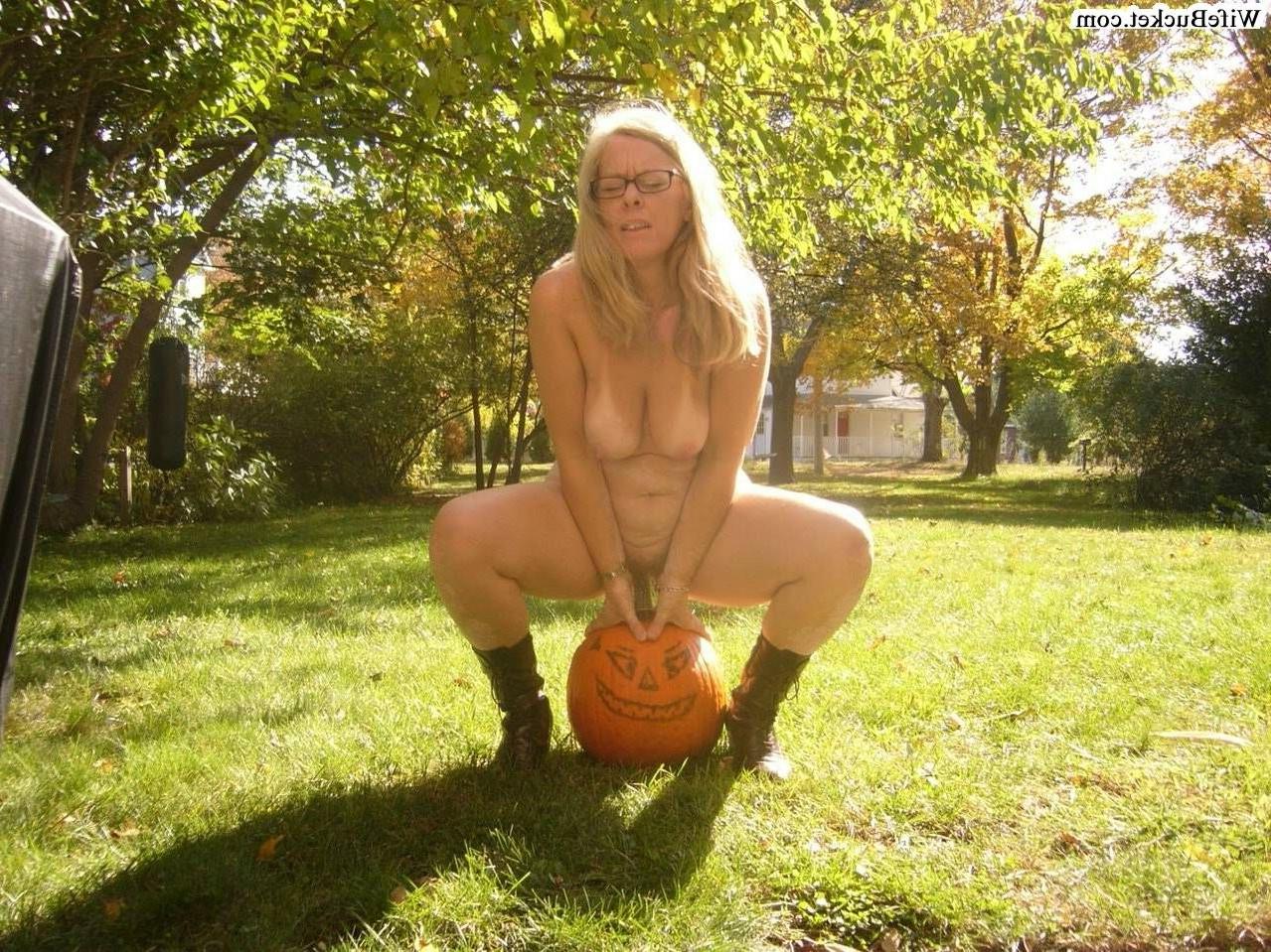 15P Drunk wife fucked at party right in her leather boots
