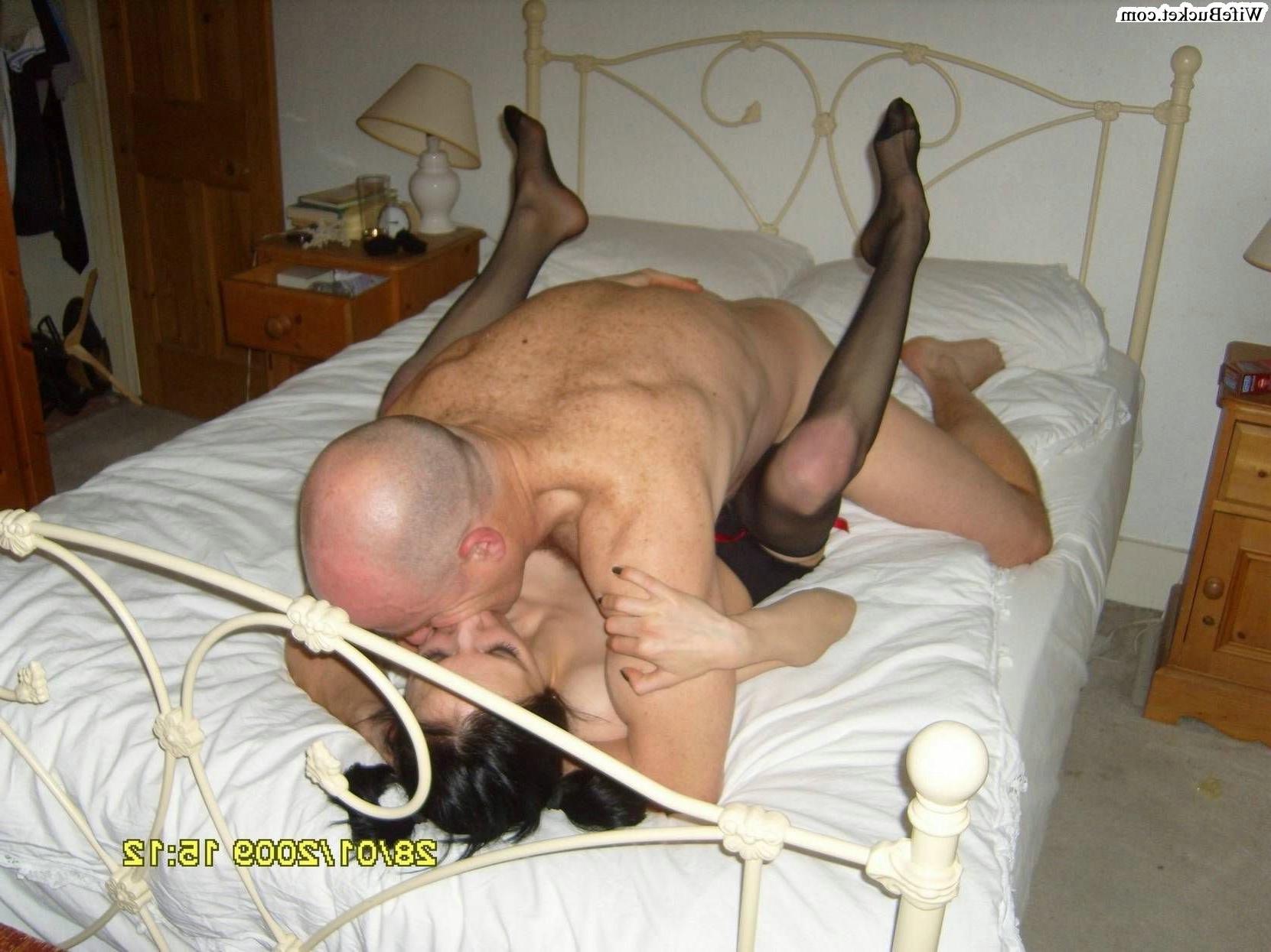 15P Drunk wife fucked at party right in her leather boots