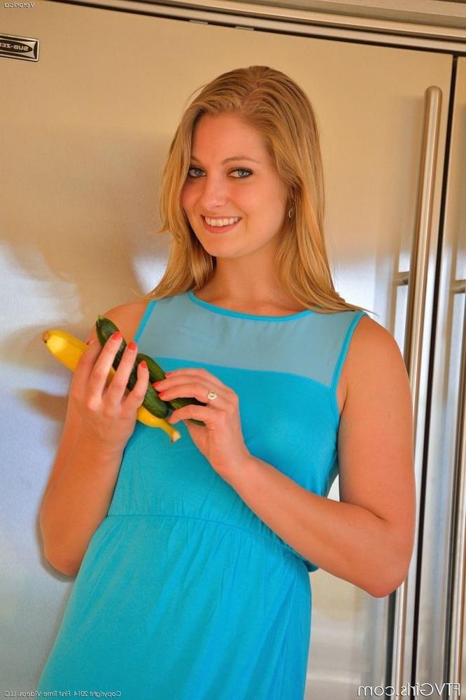 15P Beautiful blonde masturbating
