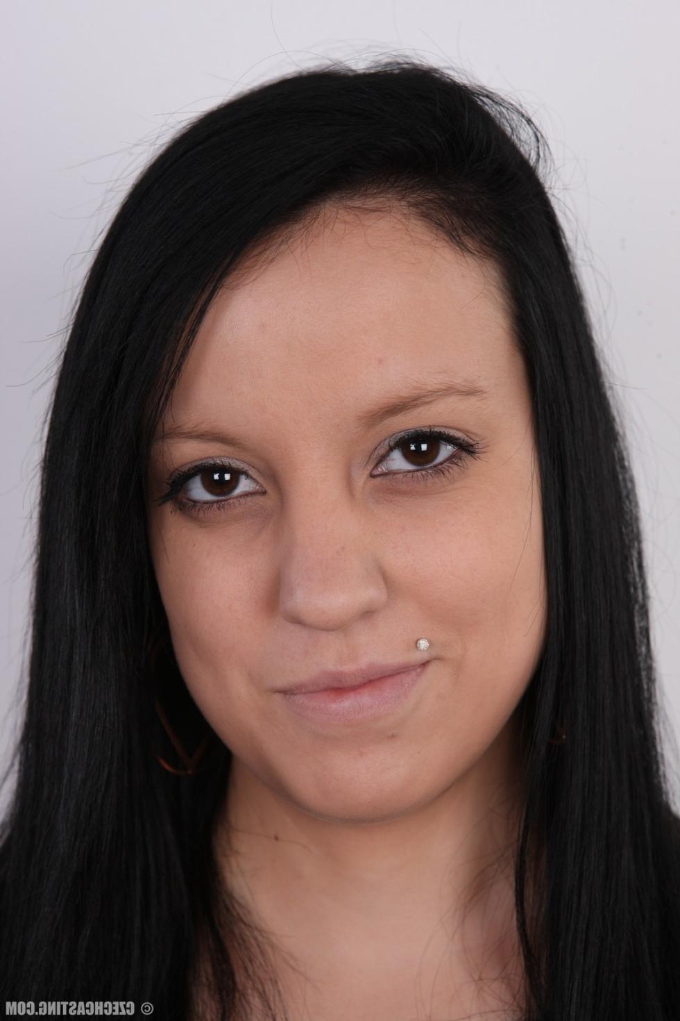 15P Amateur brunette in casting scene