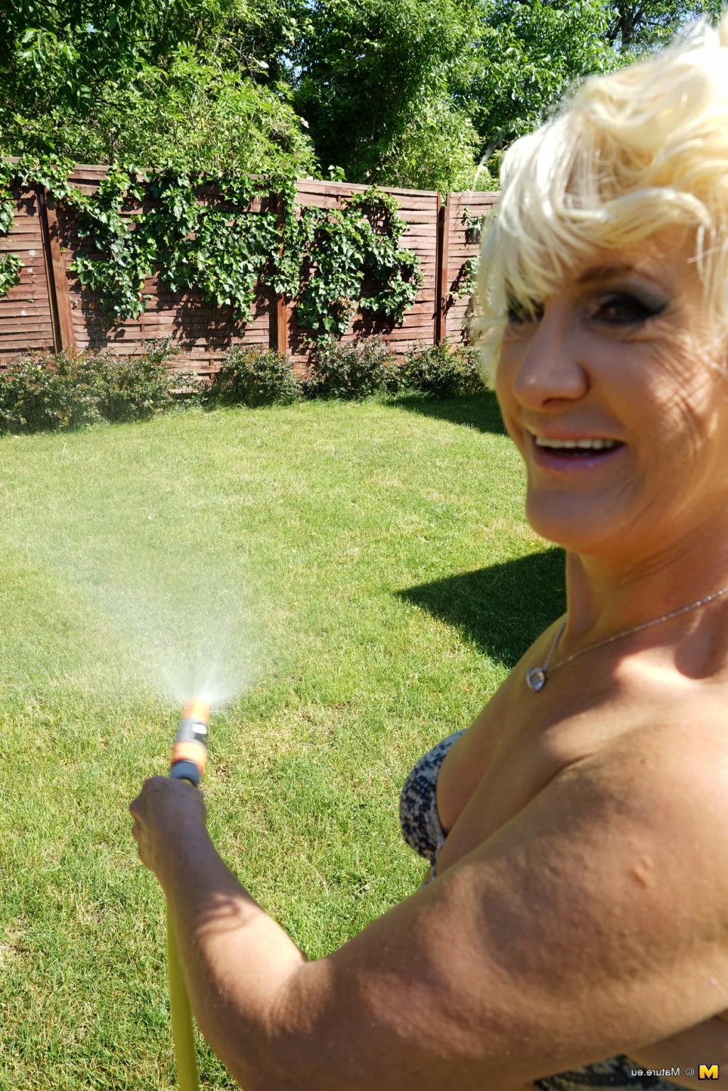 16P Naughty mature lady getting frisky in her garden