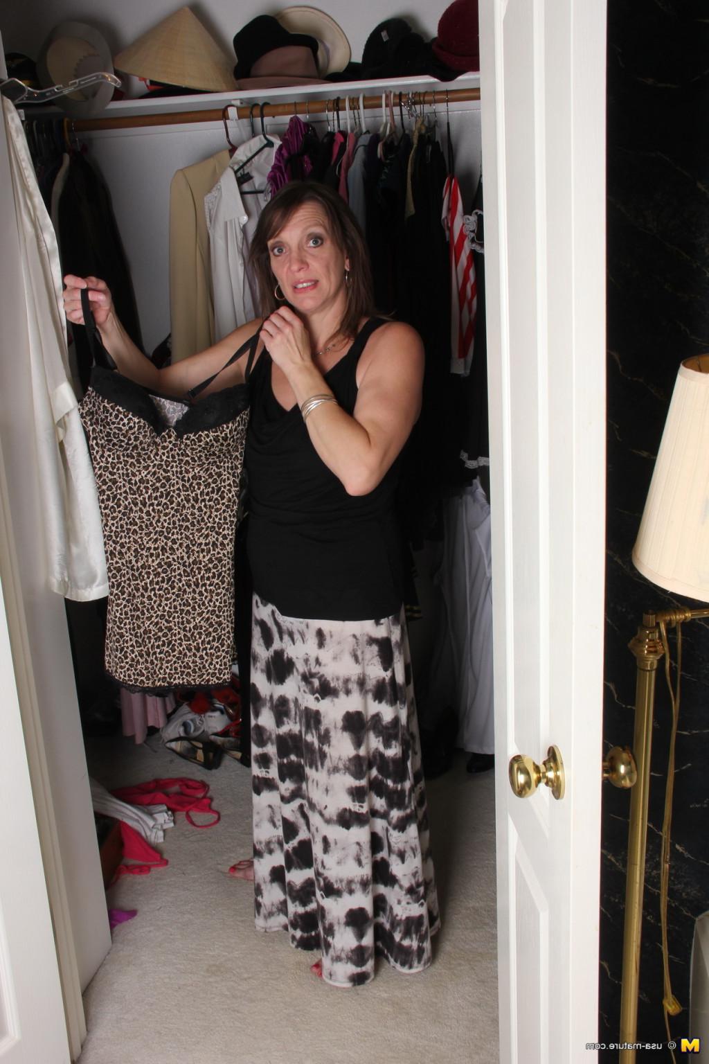 16P Horny American housewife dressing up and getting naughty