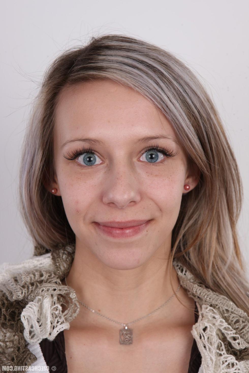 15P Amateur girl casting photos