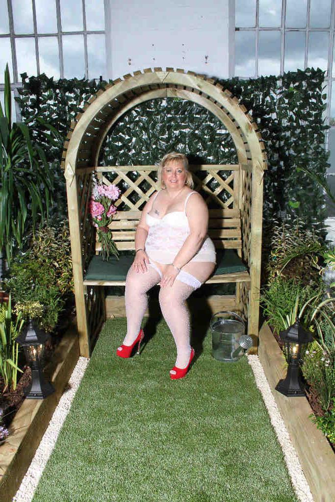 20P Lexie In Garden Arbour