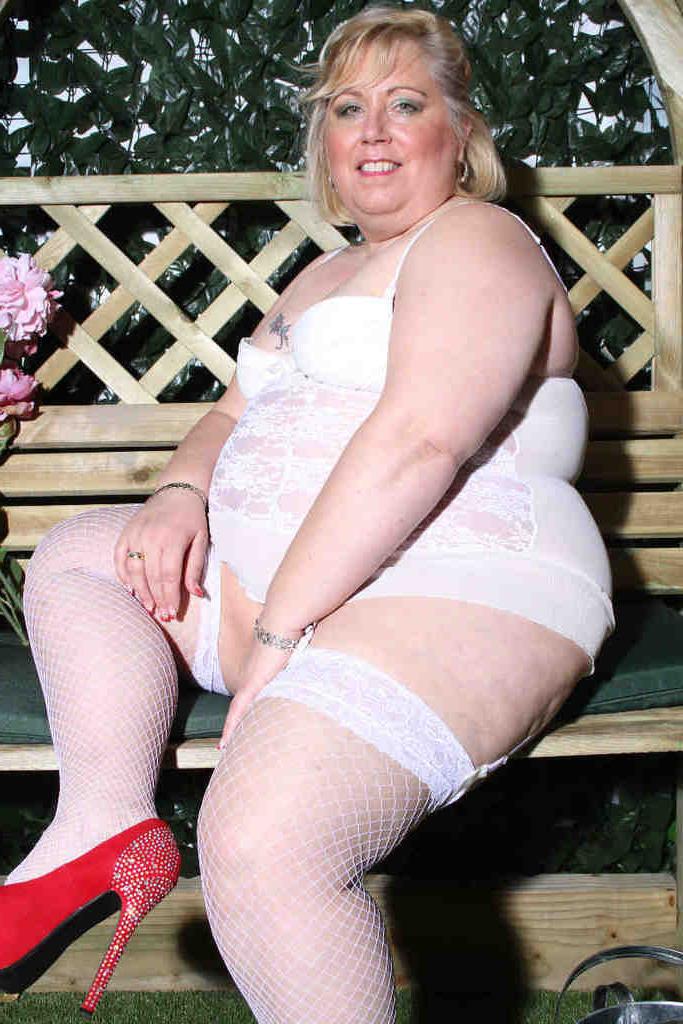 20P Lexie In Garden Arbour