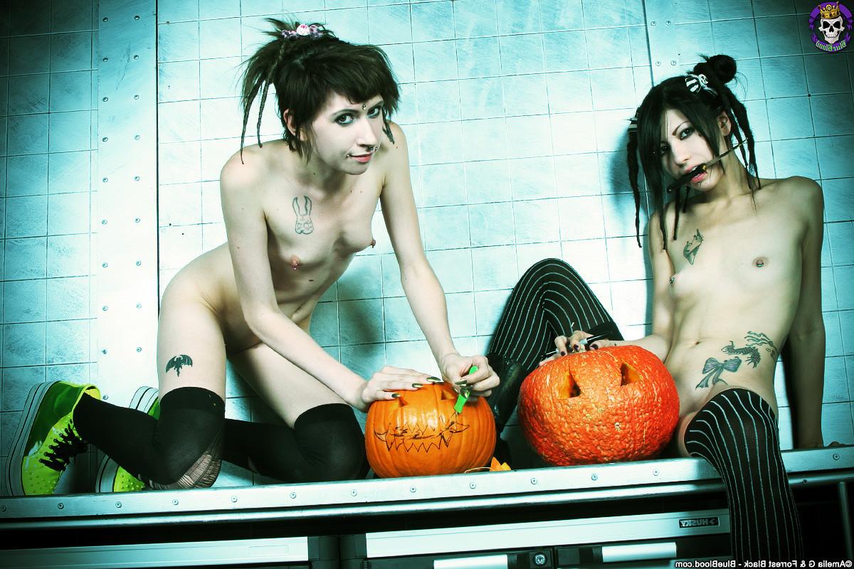 15P Hot petite naked Emo Goth girls carving pumpkins together